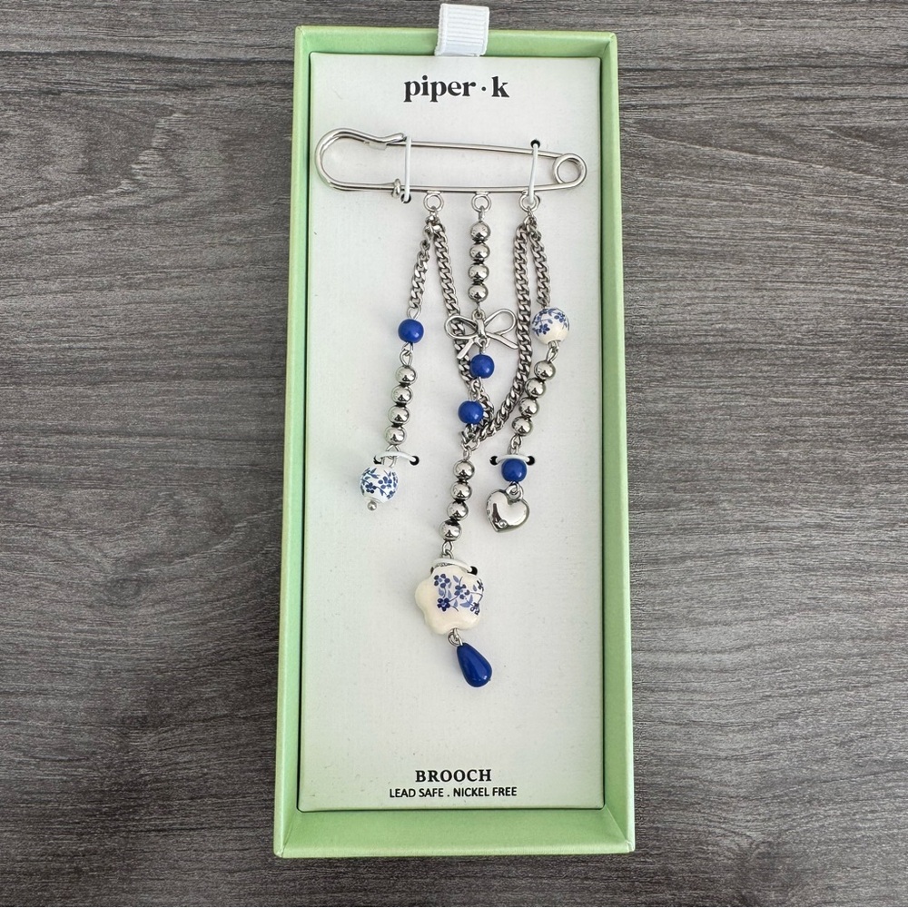 PIPER K Silver Tone Safety Pin Brooch Blue White Floral Design Beaded